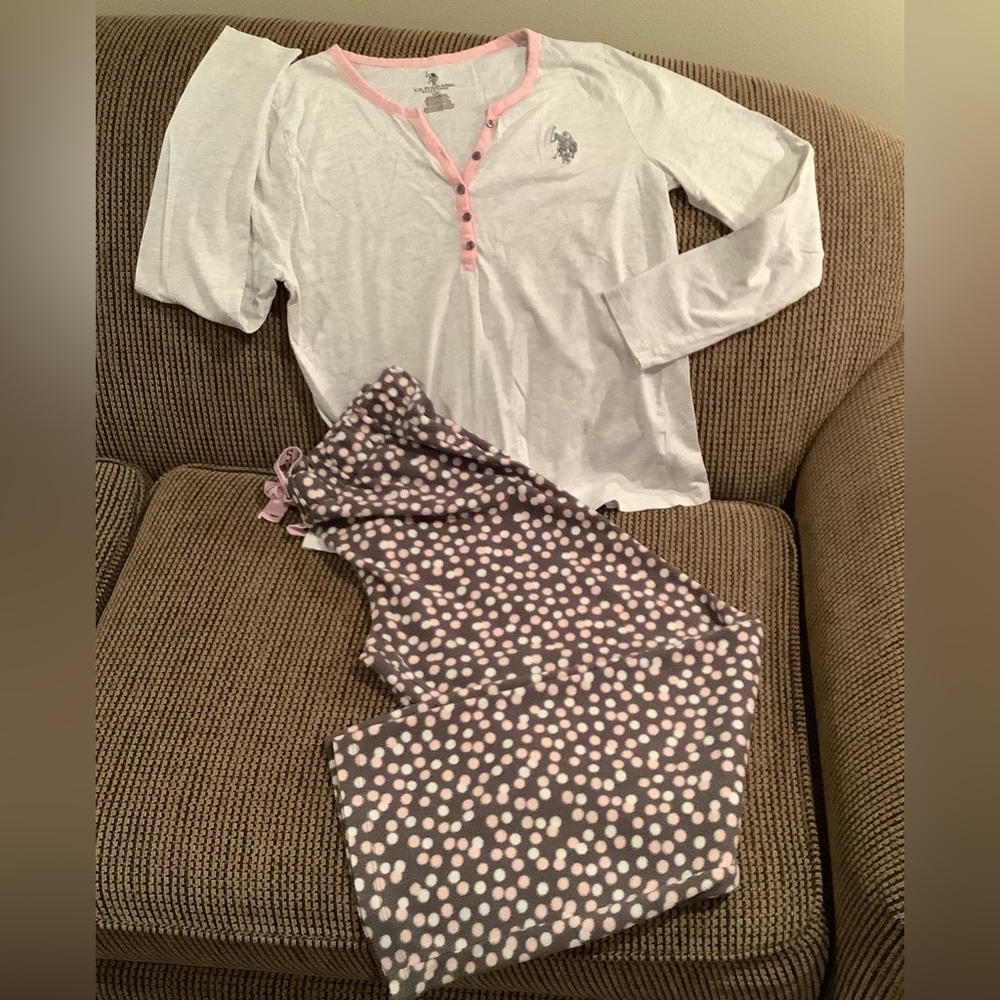 2 pc pajama set U.S.Polo Assn. jr, Lg. Wms Med. Tee top fleece pants New